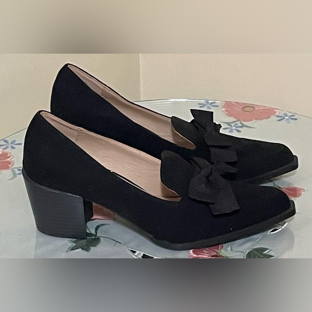 Ann Marino by Bettye Muller Black Heels with Bow Accent Size 7
